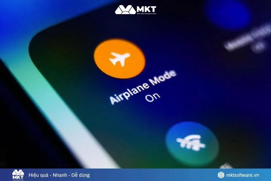 Khởi động lại thiết bị và bật/tắt chế độ máy bay