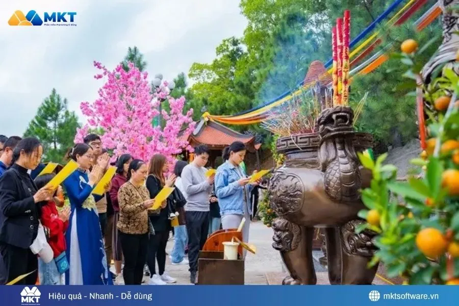 Đi chùa cũng là cách kinh doanh đắt khách được chủ shop áp dụng phổ biến Đi chùa cũng là cách kinh doanh đắt khách được chủ shop áp dụng phổ biến